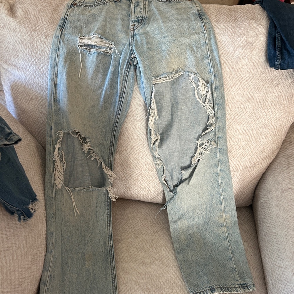 Selling a pair of girls jeans 000